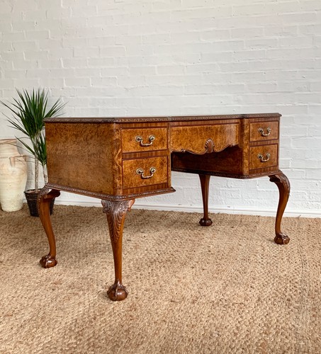 Walnut kneehole desk with - kneehole,